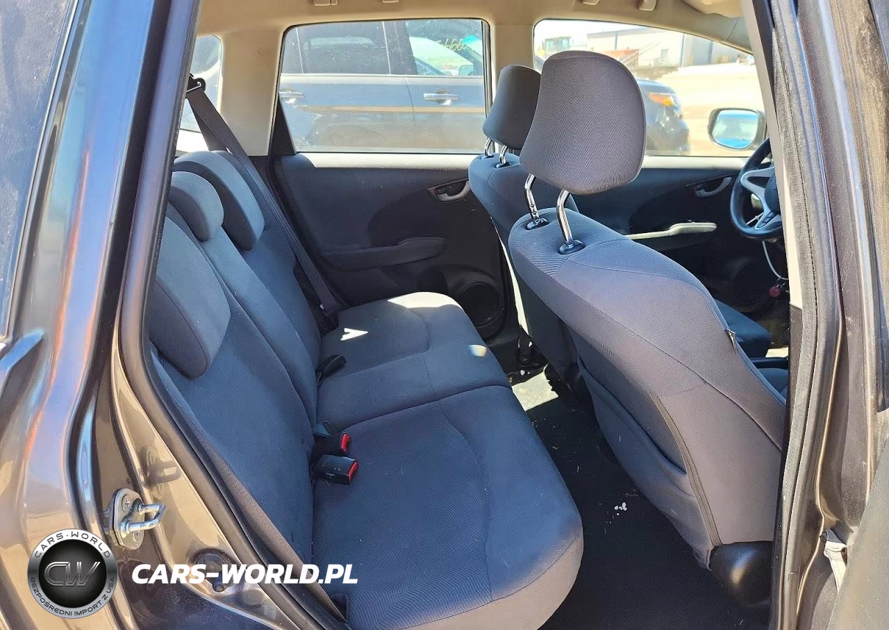 2013 Honda Fit VIN:JHMGE8H3XDC025777 - 10