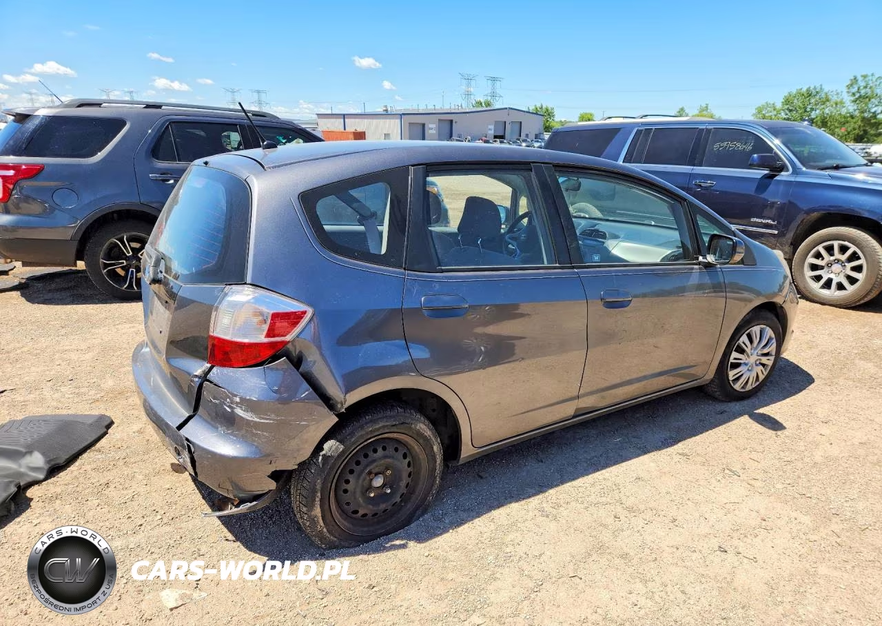 2013 Honda Fit VIN:JHMGE8H3XDC025777 - 3