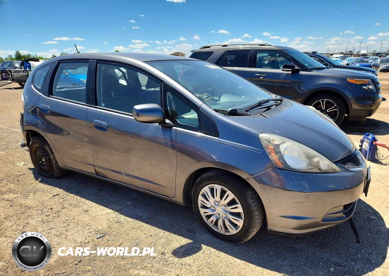 2013 Honda Fit VIN:JHMGE8H3XDC025777 - 4