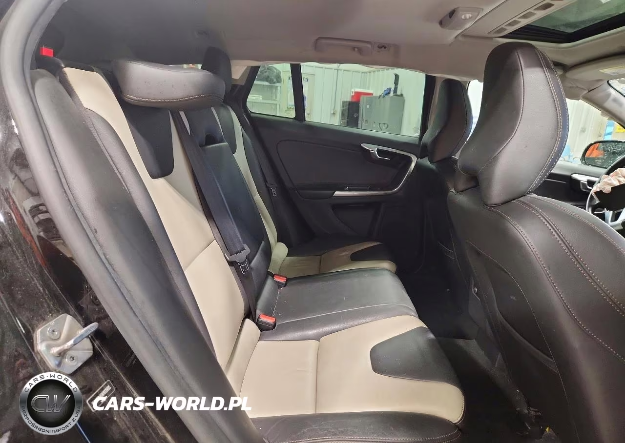2017 Volvo V60 Cross Country Premier VIN:YV440MWK8H1035695 - 10
