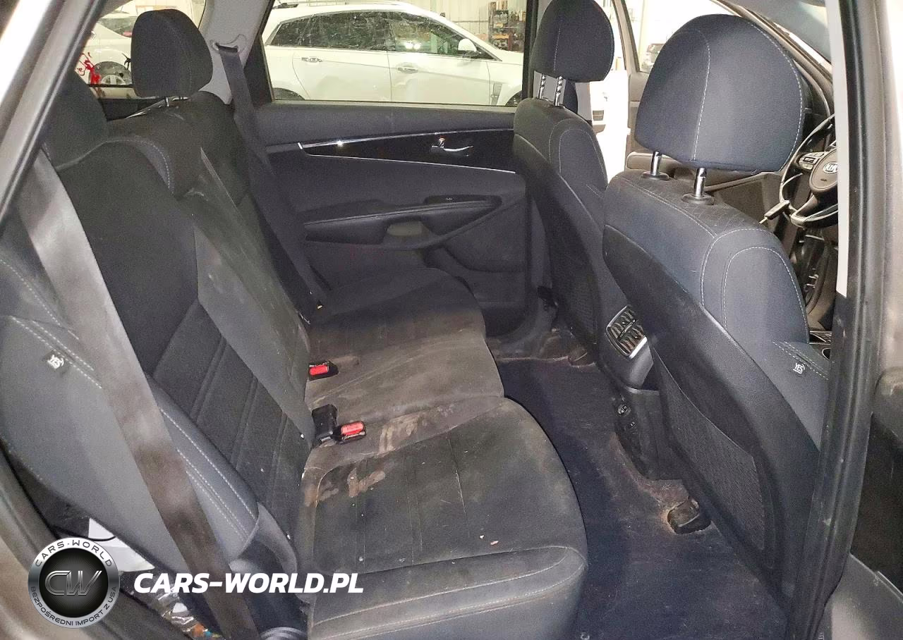 2018 Kia Sorento Lx VIN:5XYPGDA33JG400950 - 11