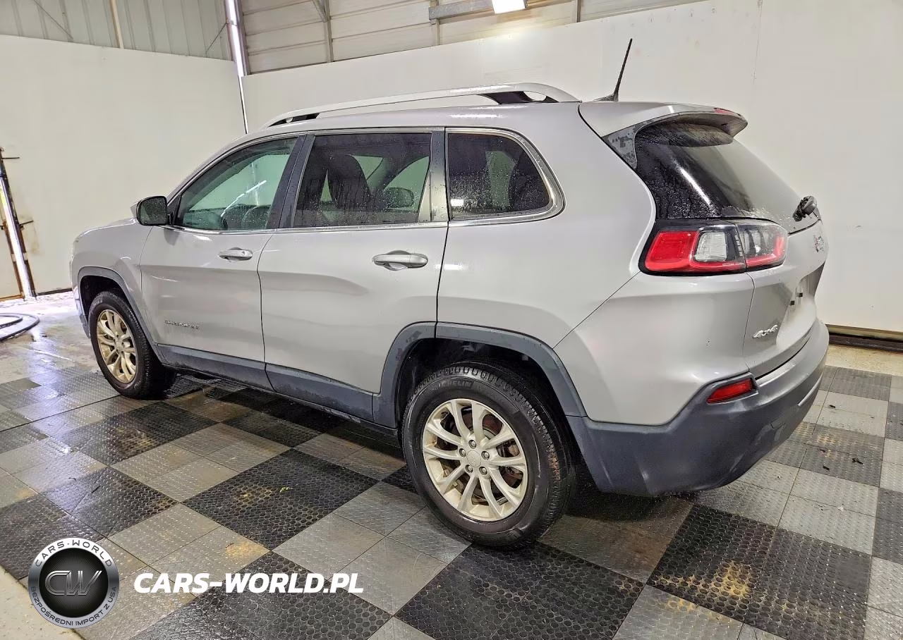 2019 Jeep Cherokee Latitude VIN:1C4PJMCB1KD137895 - 2