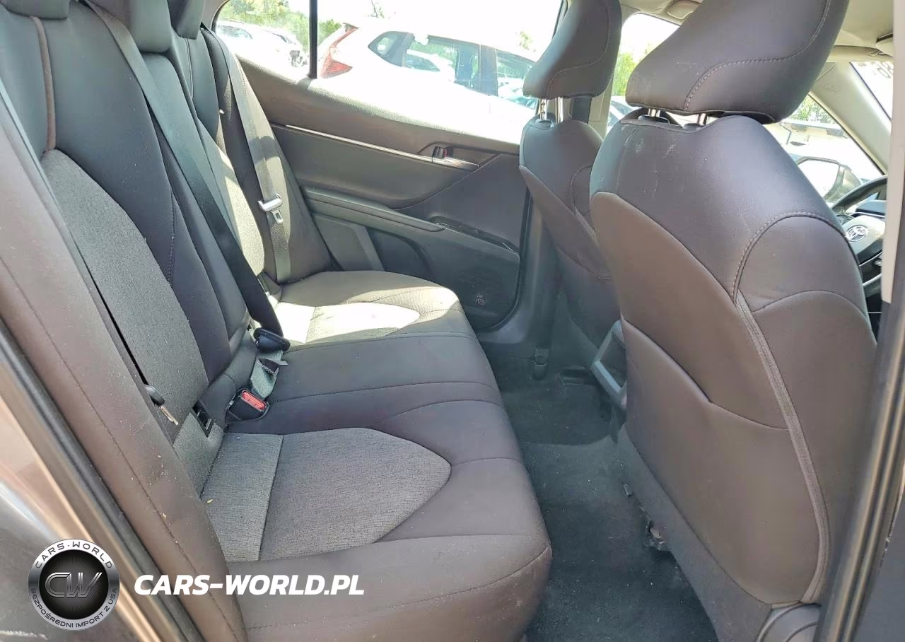 2019 Toyota Camry L VIN:4T1B11HK1KU759748 - 10