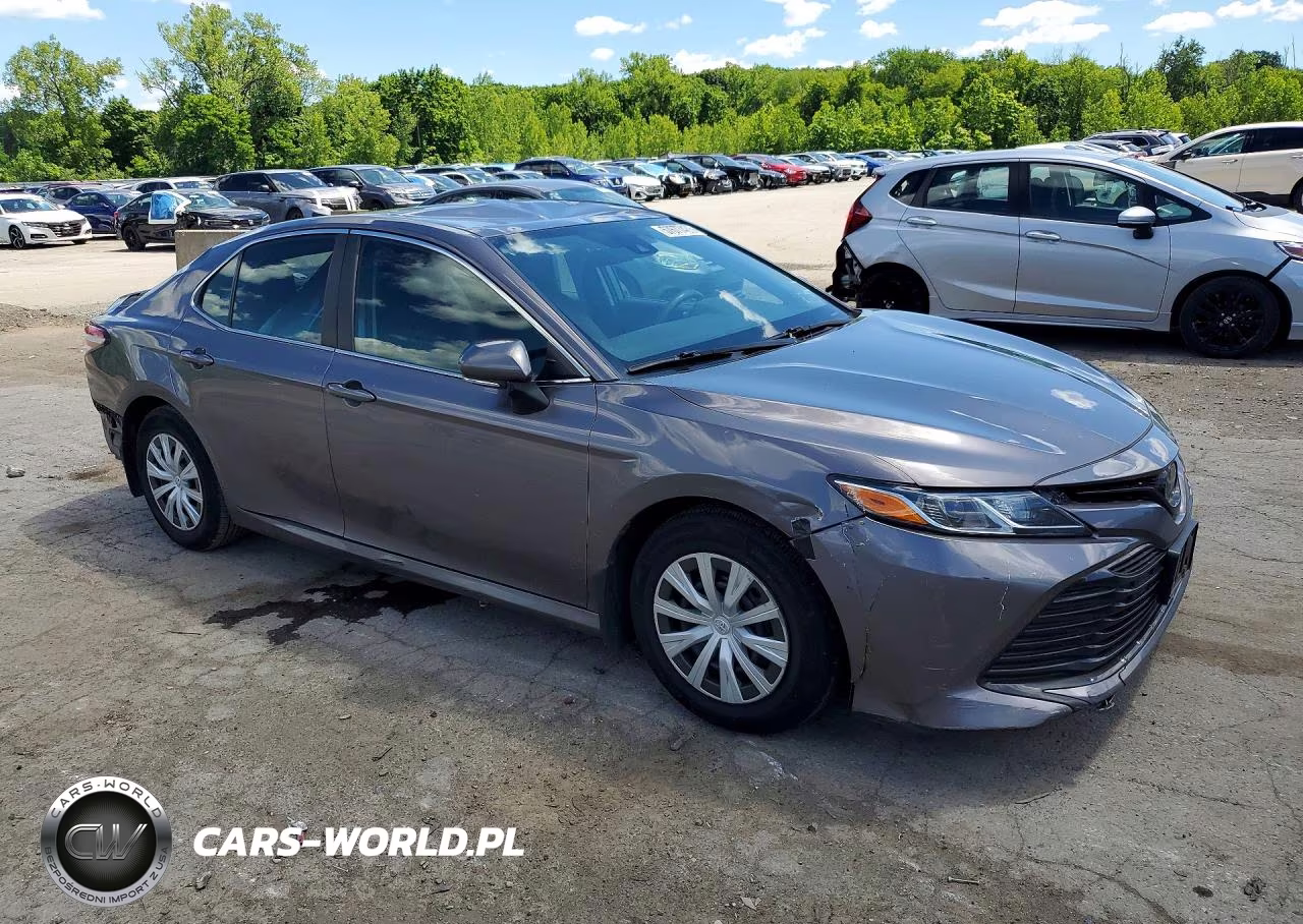 2019 Toyota Camry L VIN:4T1B11HK1KU759748 - 4