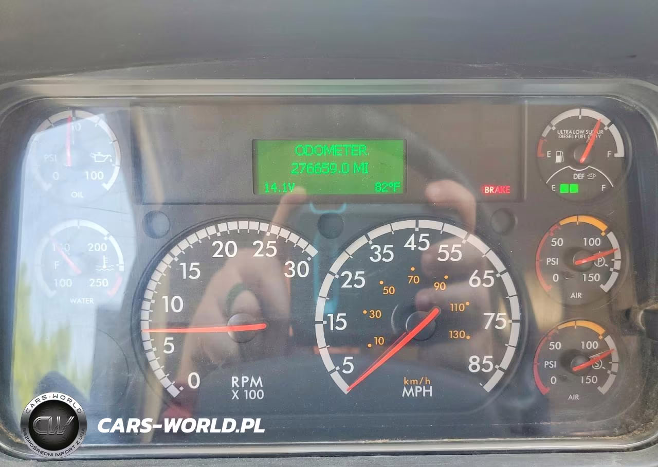 2018 Freightliner Business Class M2 Flatbed Truck VIN:1FVHCYFE9JHJL6873 - 8