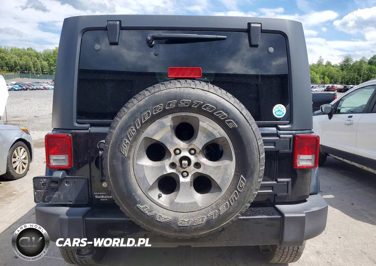 2016 Jeep Wrangler Unlimited Sahara VIN:1C4BJWEG0GL305117 - 6