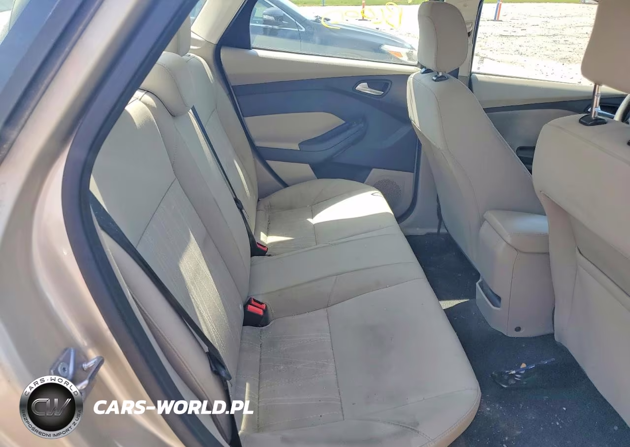 2018 Ford Focus Se VIN:1FADP3F21JL211043 - 10
