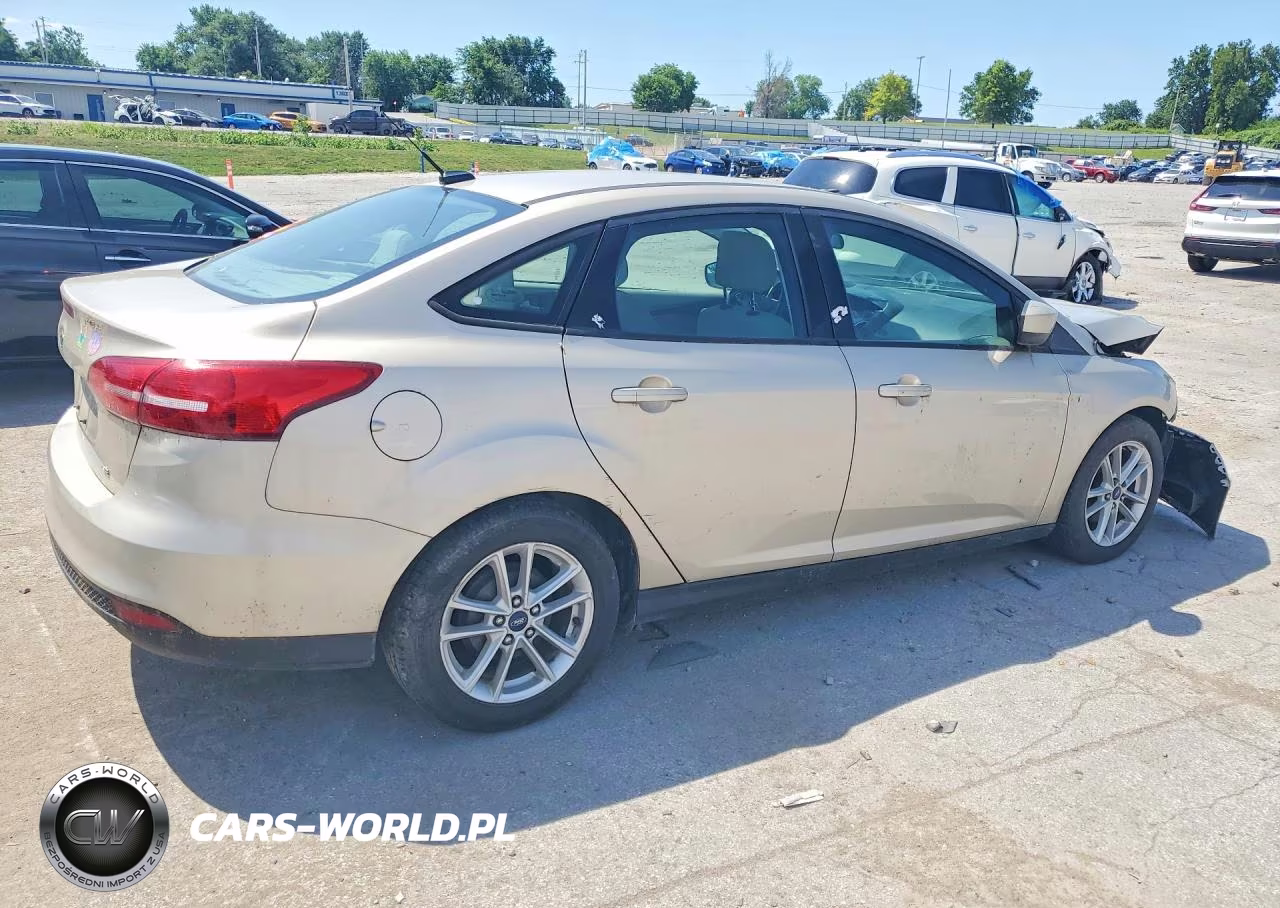 2018 Ford Focus Se VIN:1FADP3F21JL211043 - 3