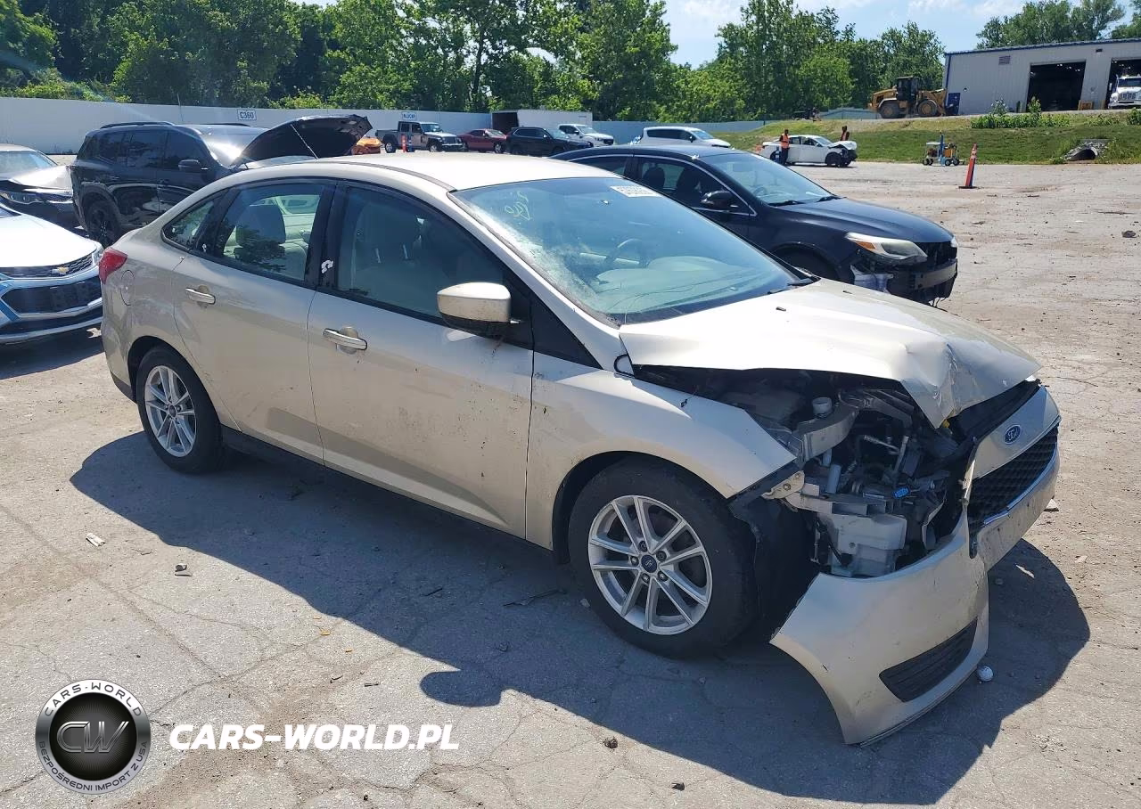 2018 Ford Focus Se VIN:1FADP3F21JL211043 - 4