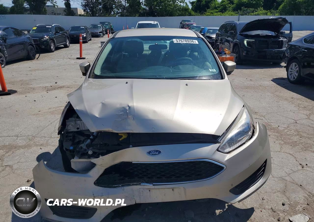 2018 Ford Focus Se VIN:1FADP3F21JL211043 - 5