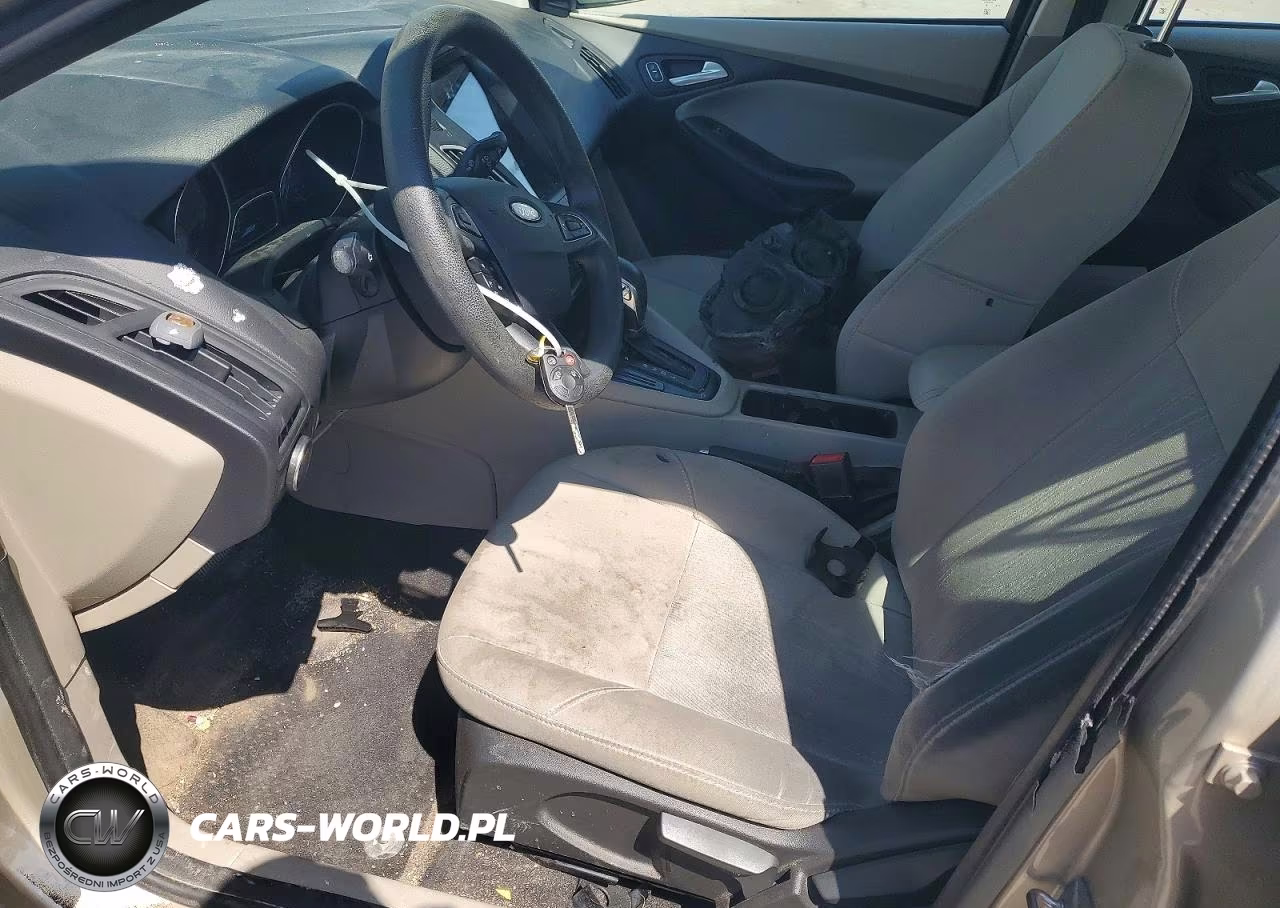 2018 Ford Focus Se VIN:1FADP3F21JL211043 - 7