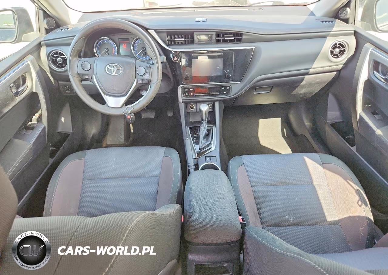 2018 Toyota Corolla Le VIN:2T1BURHEXJC117061 - 8