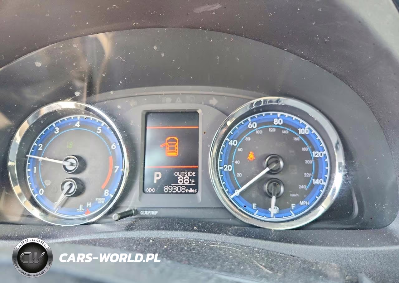 2018 Toyota Corolla Le VIN:2T1BURHEXJC117061 - 9