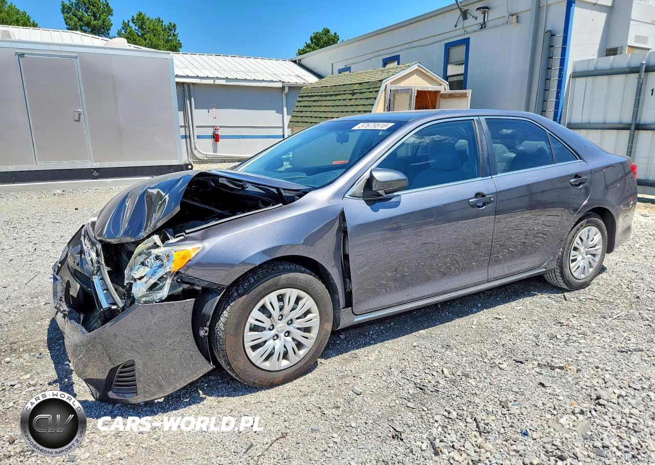 2012 Toyota Camry Le – zdjęcie 1 z 12
