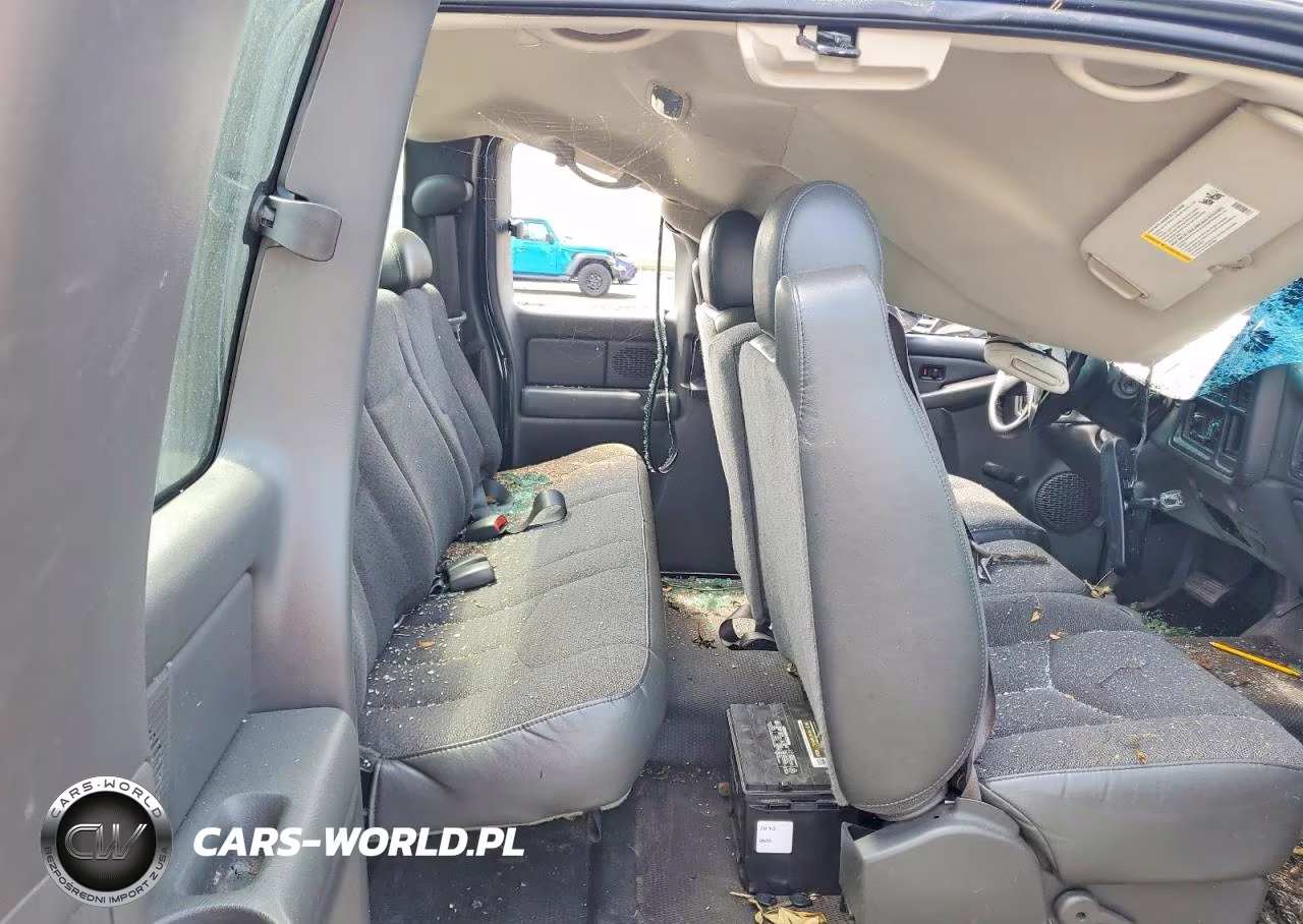 2005 Chevrolet Silverado C1500 VIN:2GCEC19V151152818 - 10
