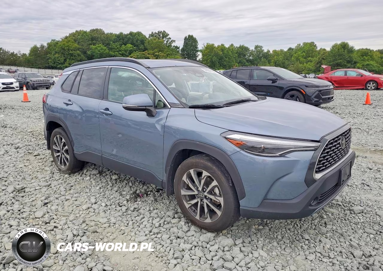 2023 Toyota Corolla Cross Xle VIN:7MUDAABGXPV050660 - 4