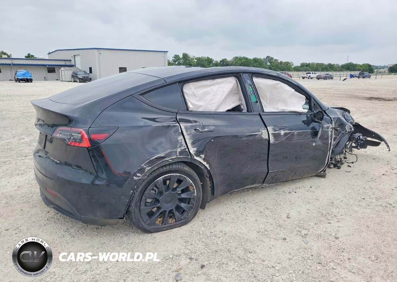 2021 Tesla Model Y VIN:5YJYGDEE4MF067654 - 3