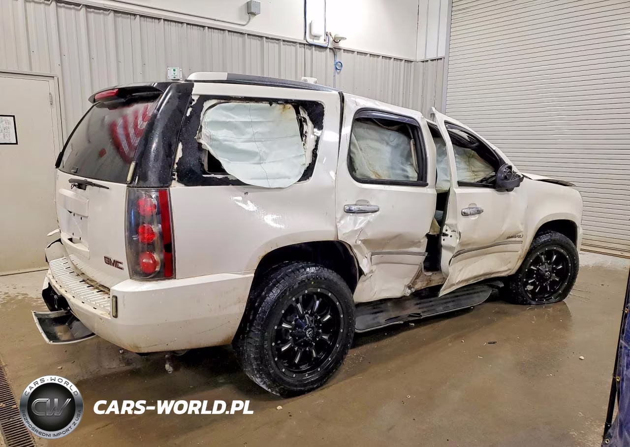 2010 GMC Yukon Denali VIN:1GKUKEEF4AR156582 - 3