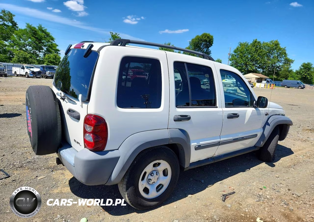2005 Jeep Liberty Sport VIN:1J4GL48K75W708196 - 3