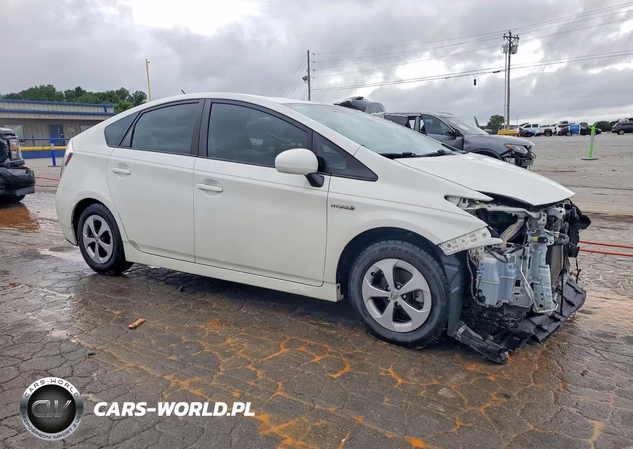 2014 Toyota Prius Four VIN:JTDKN3DU5E1772309 - 4