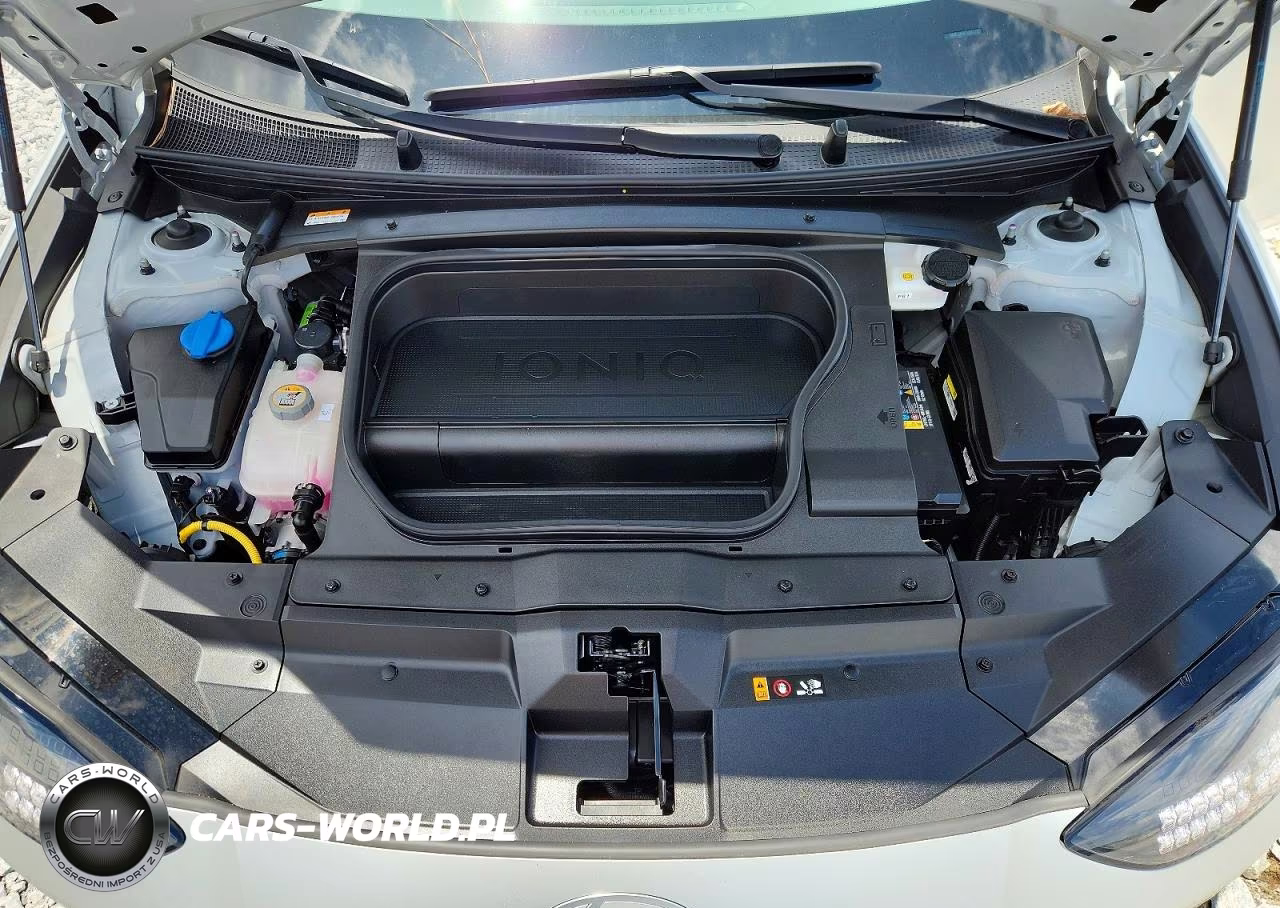 2023 Hyundai Ioniq 6 Limited VIN:KMHM54AAXPA040572 - 11