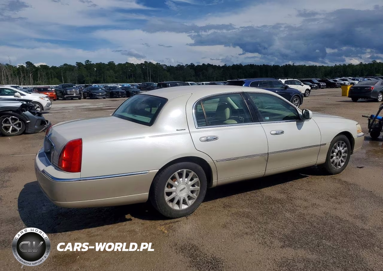 2006 Lincoln Town Car Signature VIN:1LNHM81V76Y626893 - 3