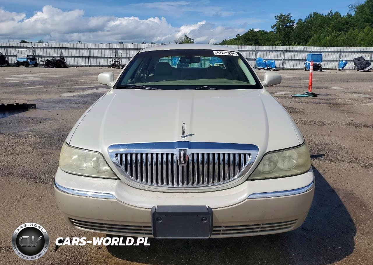 2006 Lincoln Town Car Signature VIN:1LNHM81V76Y626893 - 5