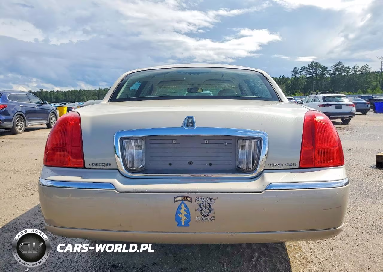 2006 Lincoln Town Car Signature VIN:1LNHM81V76Y626893 - 6