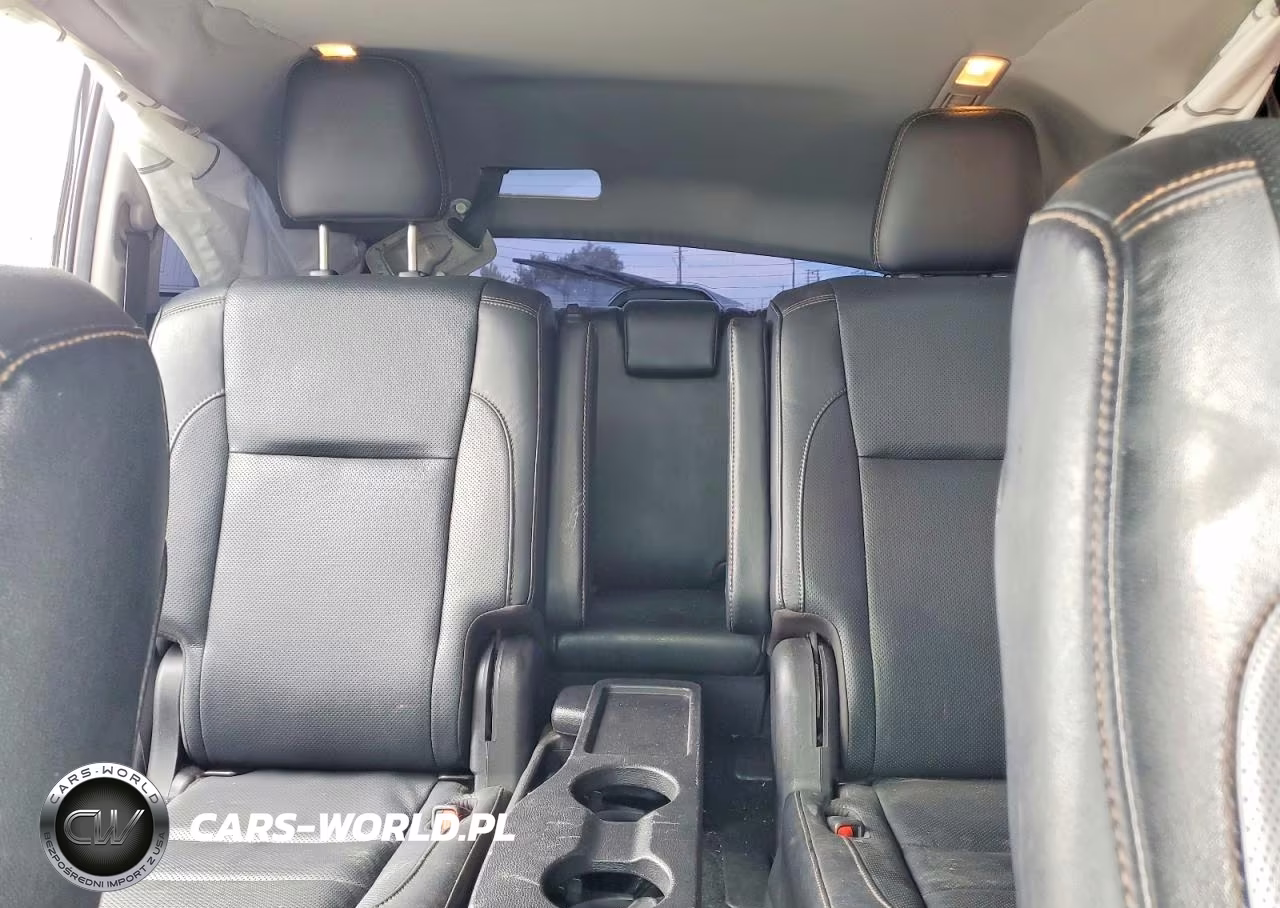 2019 Toyota Highlander Hybrid Limited Platinum VIN:5TDDGRFHXKS077991 - 10
