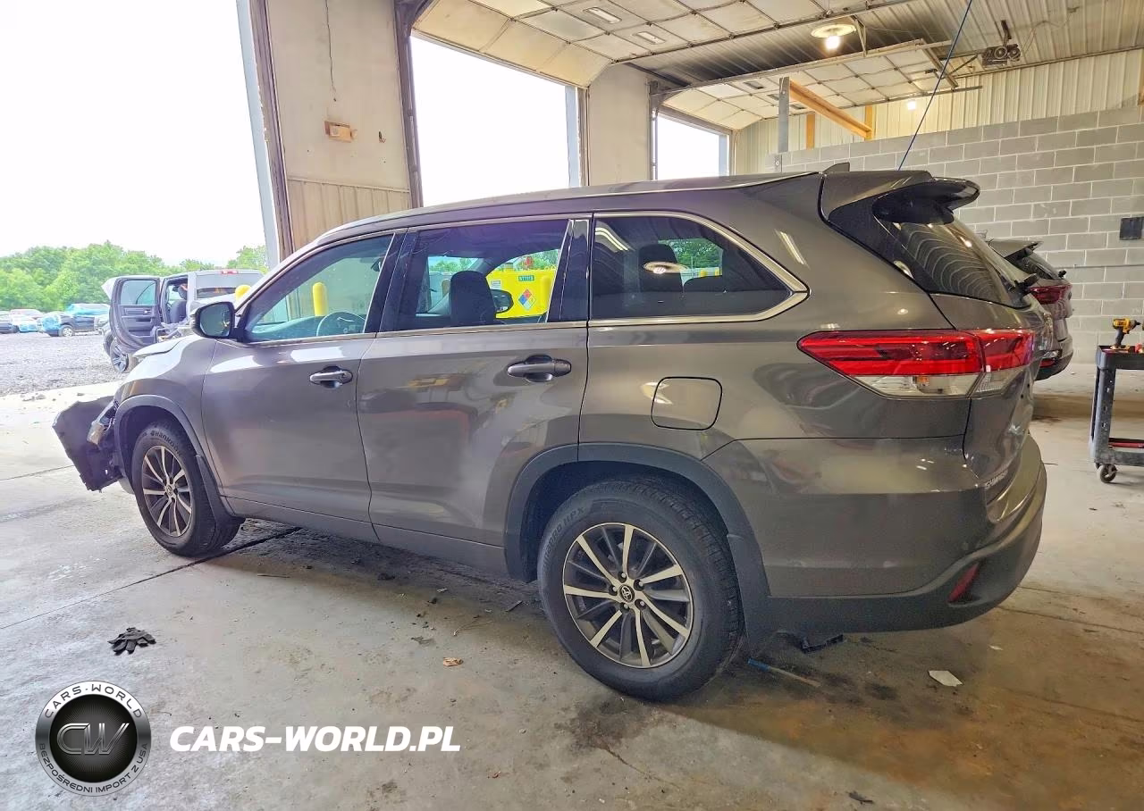 2018 Toyota Highlander Xle VIN:5TDJZRFHXJS858148 - 2