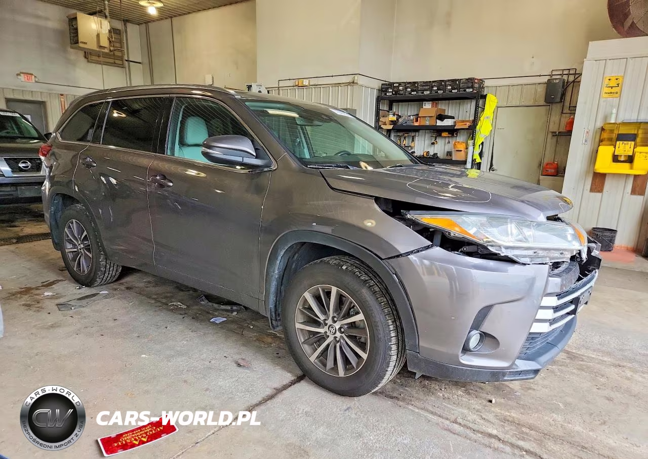 2018 Toyota Highlander Xle VIN:5TDJZRFHXJS858148 - 4