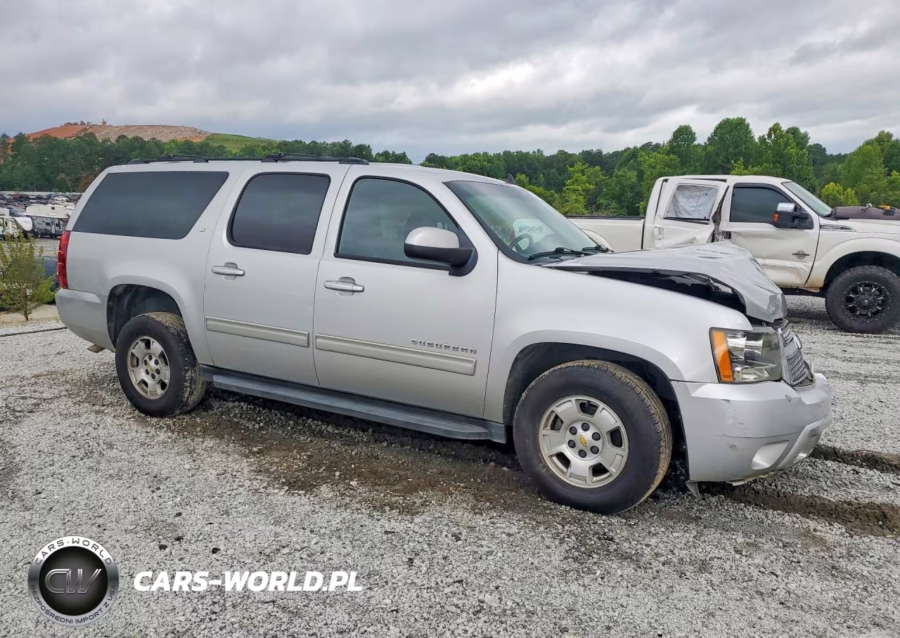 2011 Chevrolet Suburban C1500 Lt VIN:1GNSCJE00BR215804 - 4