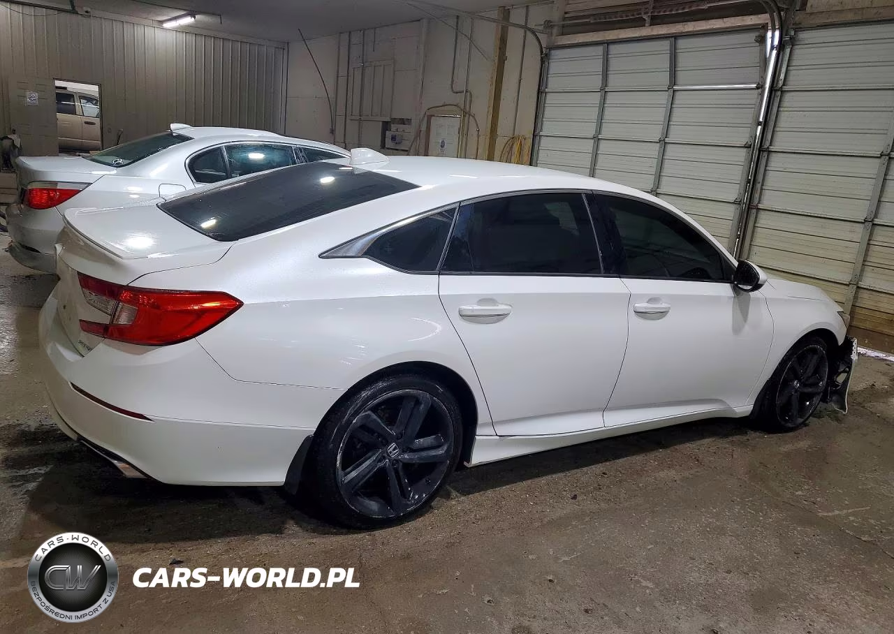 2018 Honda Accord Sport VIN:1HGCV1F32JA049588 - 3