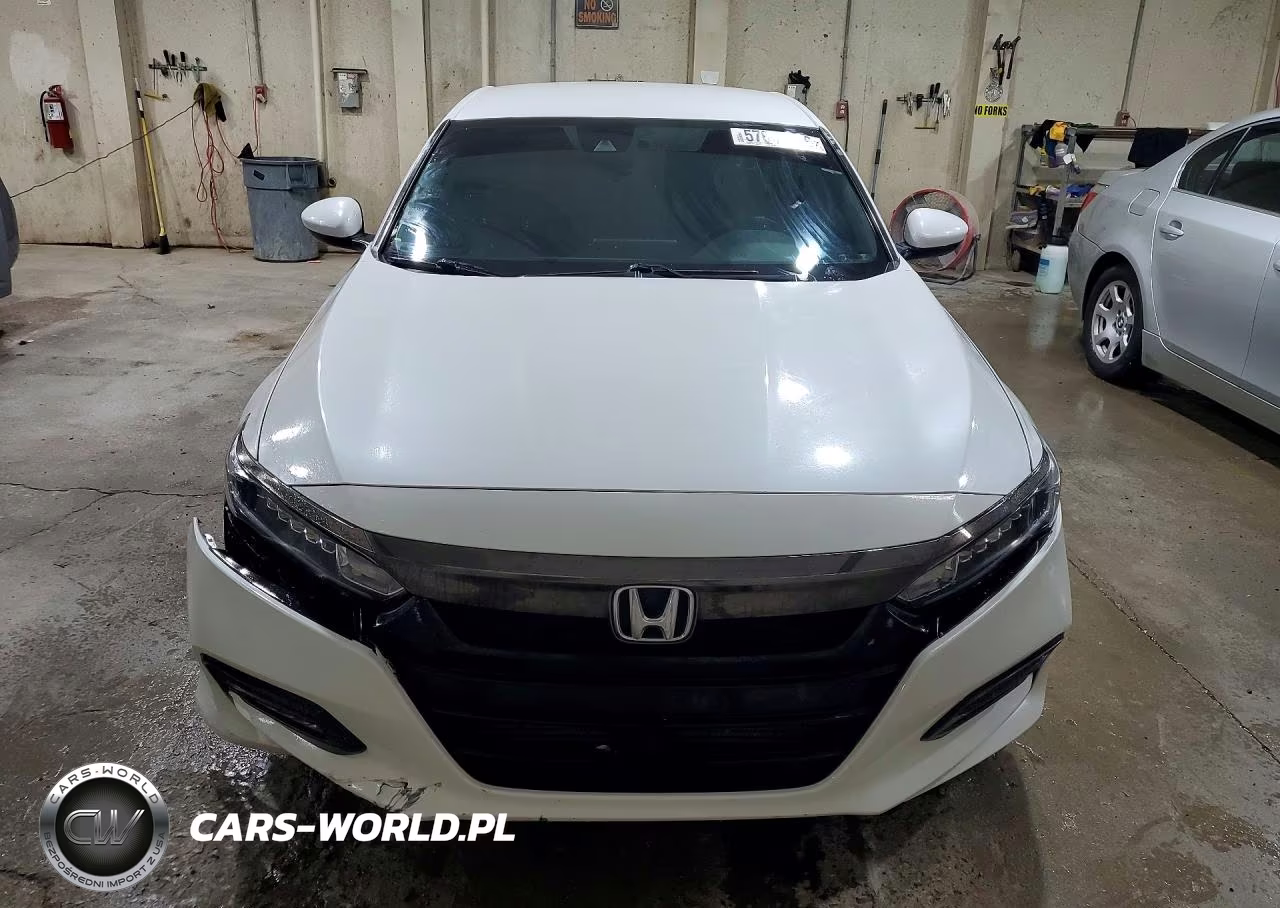 2018 Honda Accord Sport VIN:1HGCV1F32JA049588 - 5