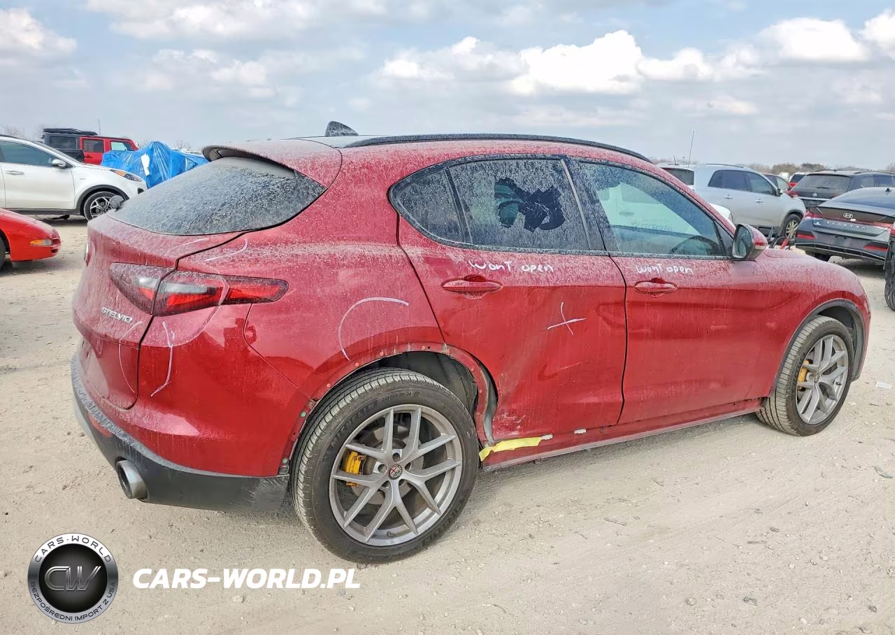 2018 Alfa Romeo Stelvio Ti Sport VIN:ZASFAKNN5J7B89056 - 3