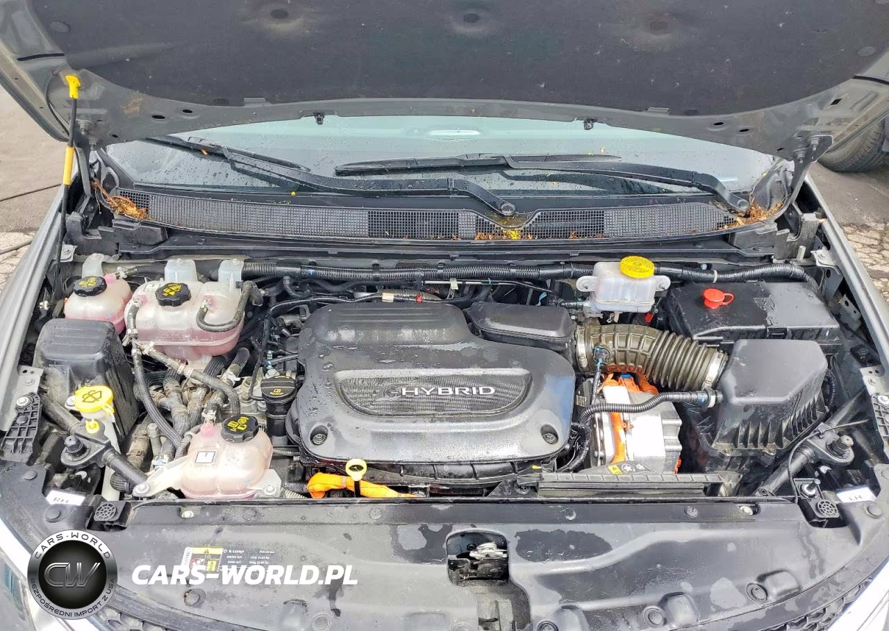 2020 Chrysler Pacifica Hybrid Limited VIN:2C4RC1N7XLR267425 - 12