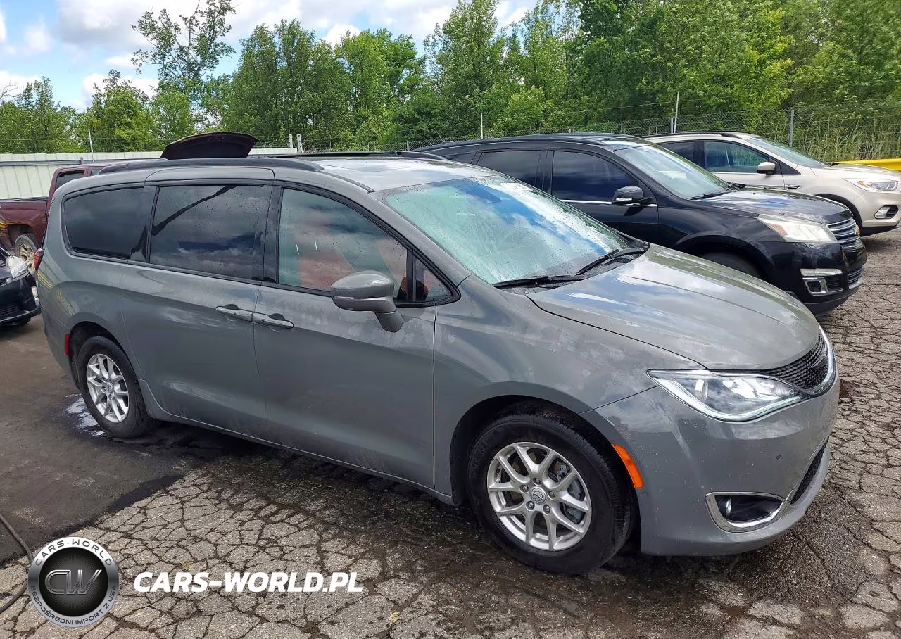 2020 Chrysler Pacifica Hybrid Limited VIN:2C4RC1N7XLR267425 - 4