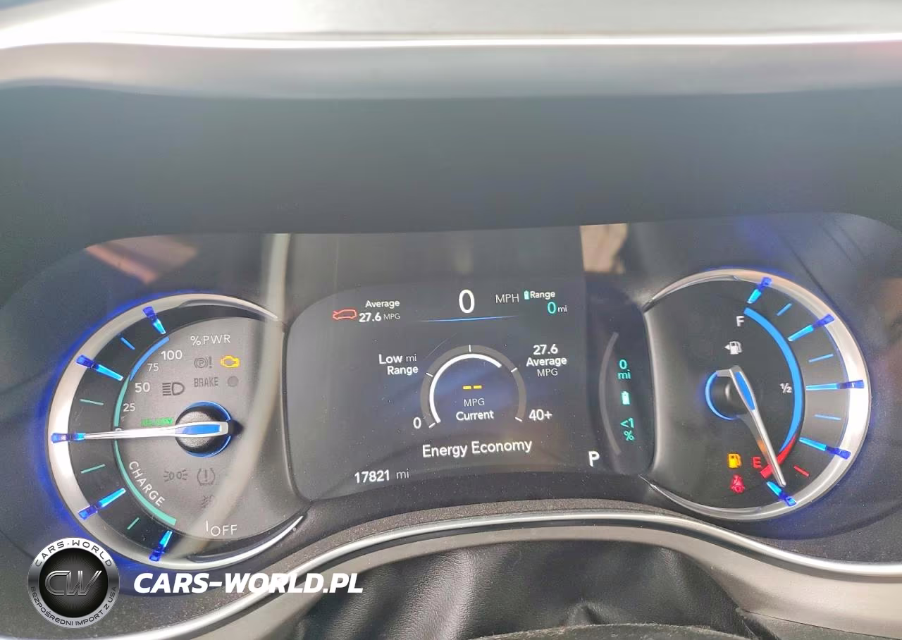 2020 Chrysler Pacifica Hybrid Limited VIN:2C4RC1N7XLR267425 - 9