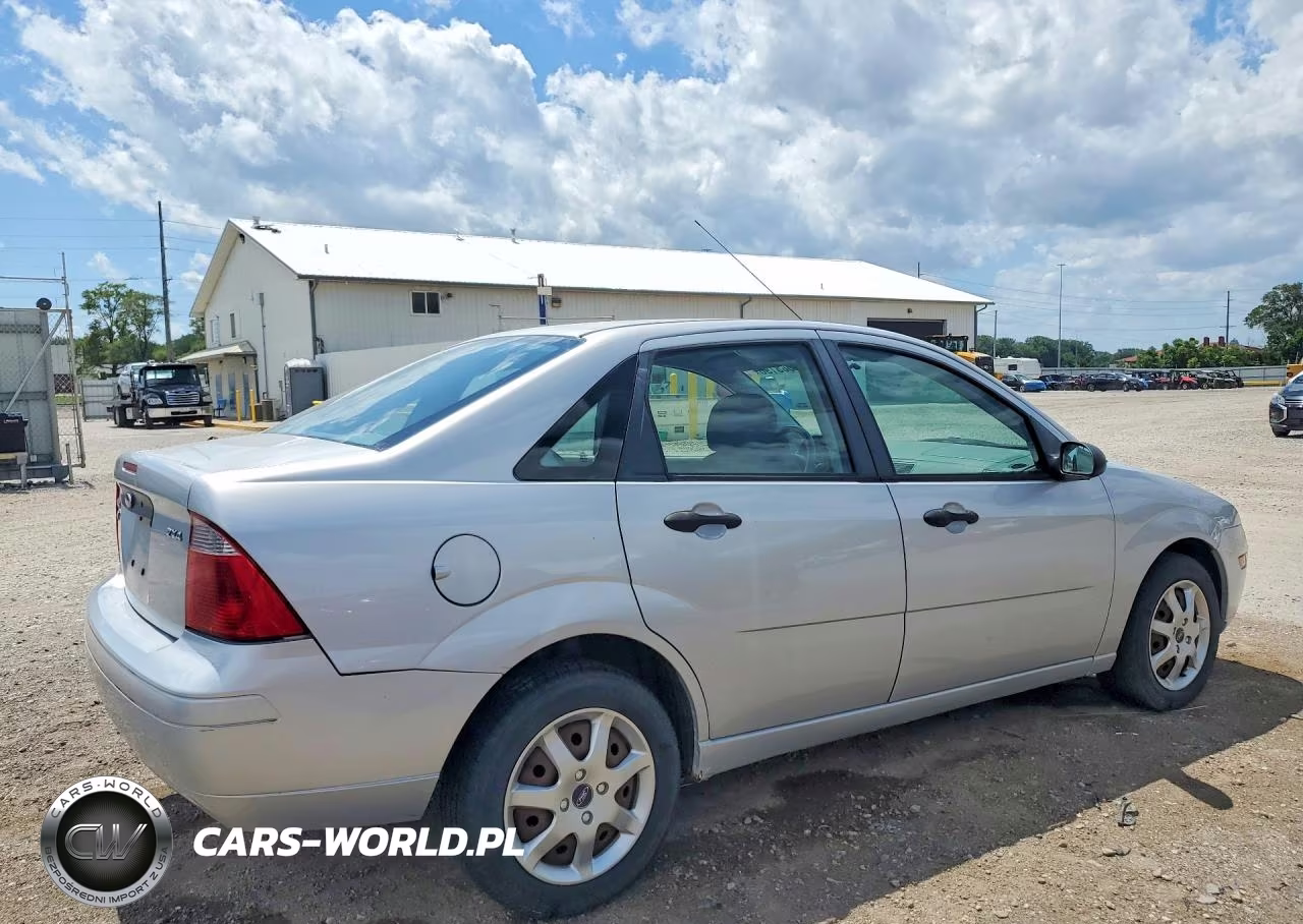2005 Ford Focus Zx4 VIN:1FAFP34N25W191895 - 3