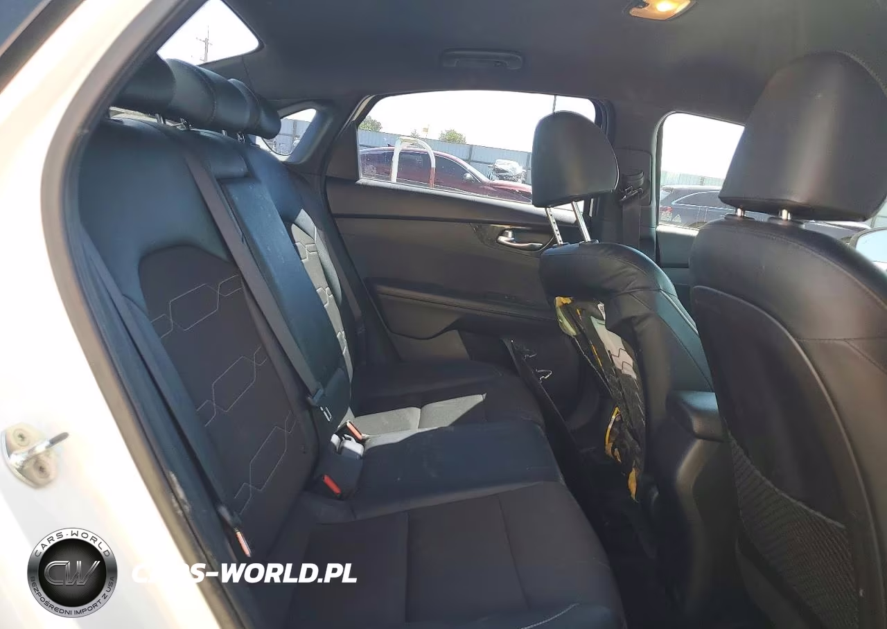 2020 Kia Forte VIN:3KPF34AD7LE124921 - 10