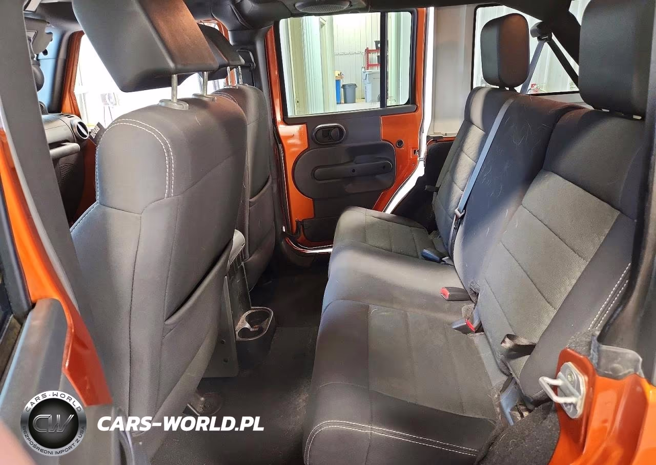 2010 Jeep Wrangler Unlimited Sport VIN:1J4HA3H16AL229033 - 10