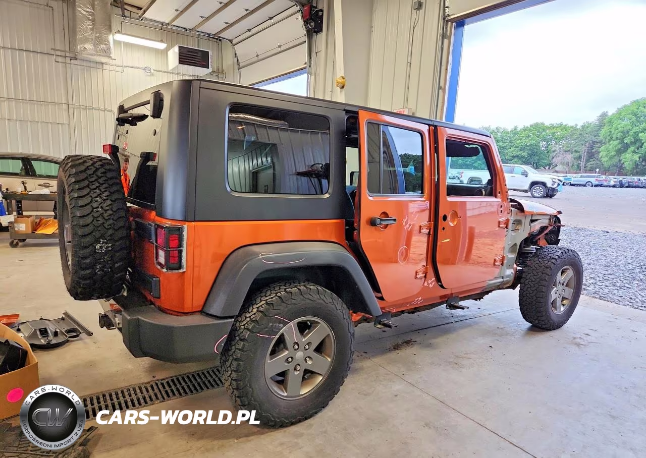 2010 Jeep Wrangler Unlimited Sport VIN:1J4HA3H16AL229033 - 3
