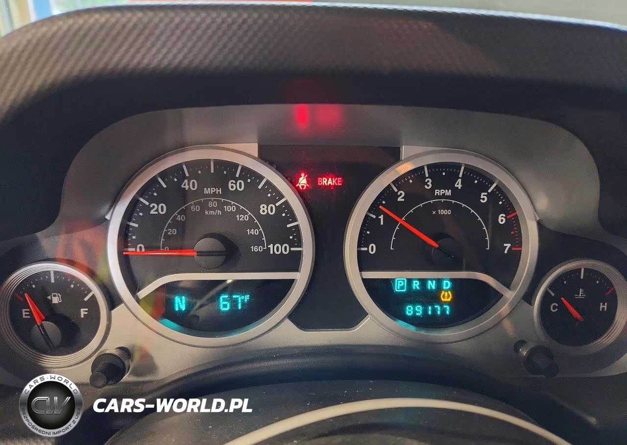 2010 Jeep Wrangler Unlimited Sport VIN:1J4HA3H16AL229033 - 9