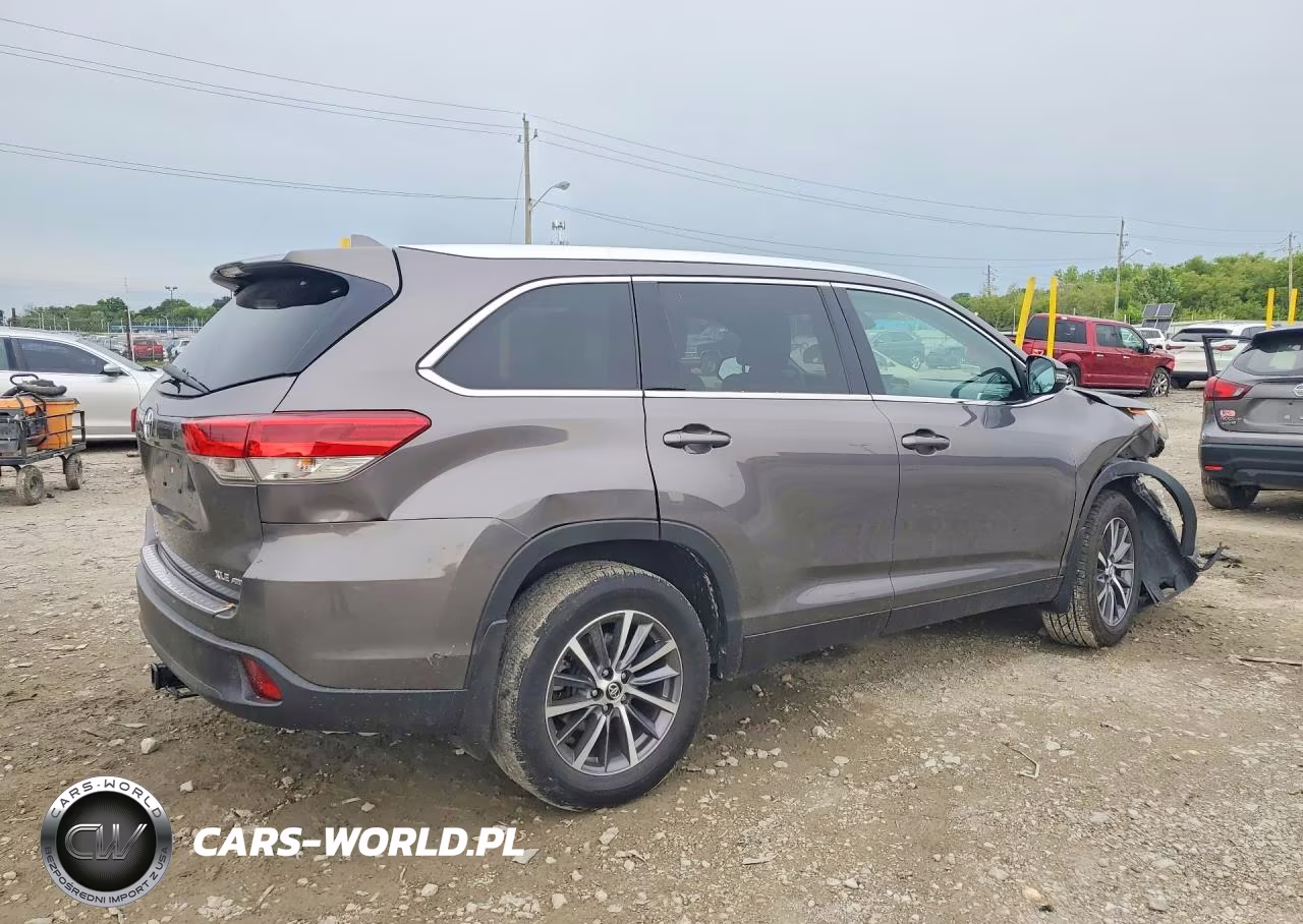 2019 Toyota Highlander Xle VIN:5TDJZRFH5KS942086 - 3