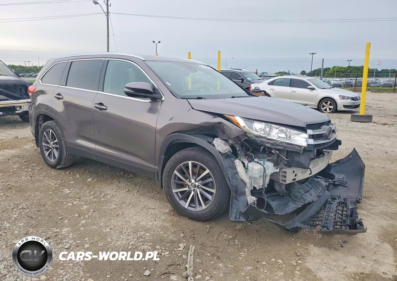 2019 Toyota Highlander Xle VIN:5TDJZRFH5KS942086 - 4