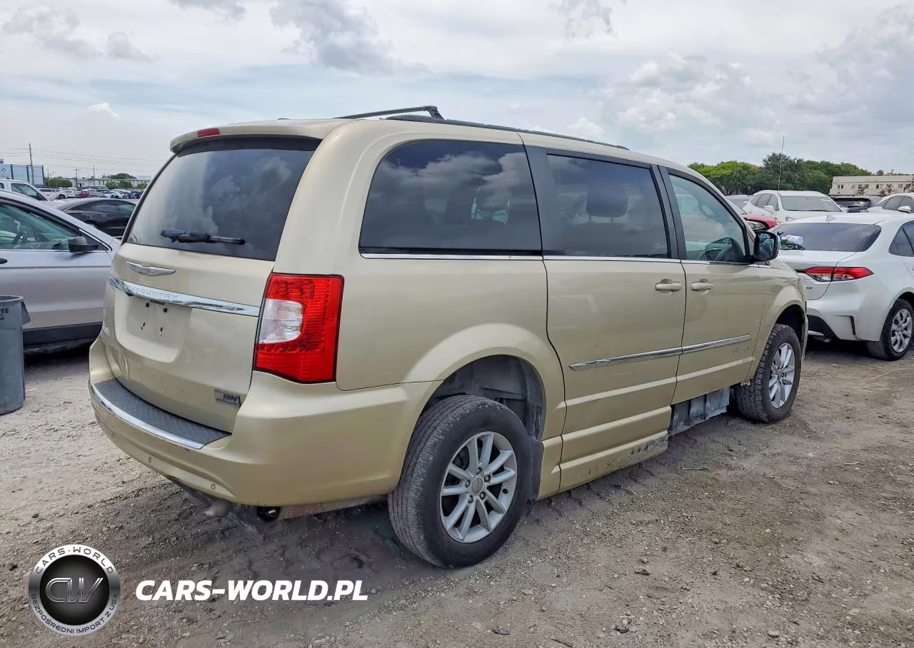 2011 Chrysler Town & Country Touring L VIN:2A4RR8DG5BR763525 - 3