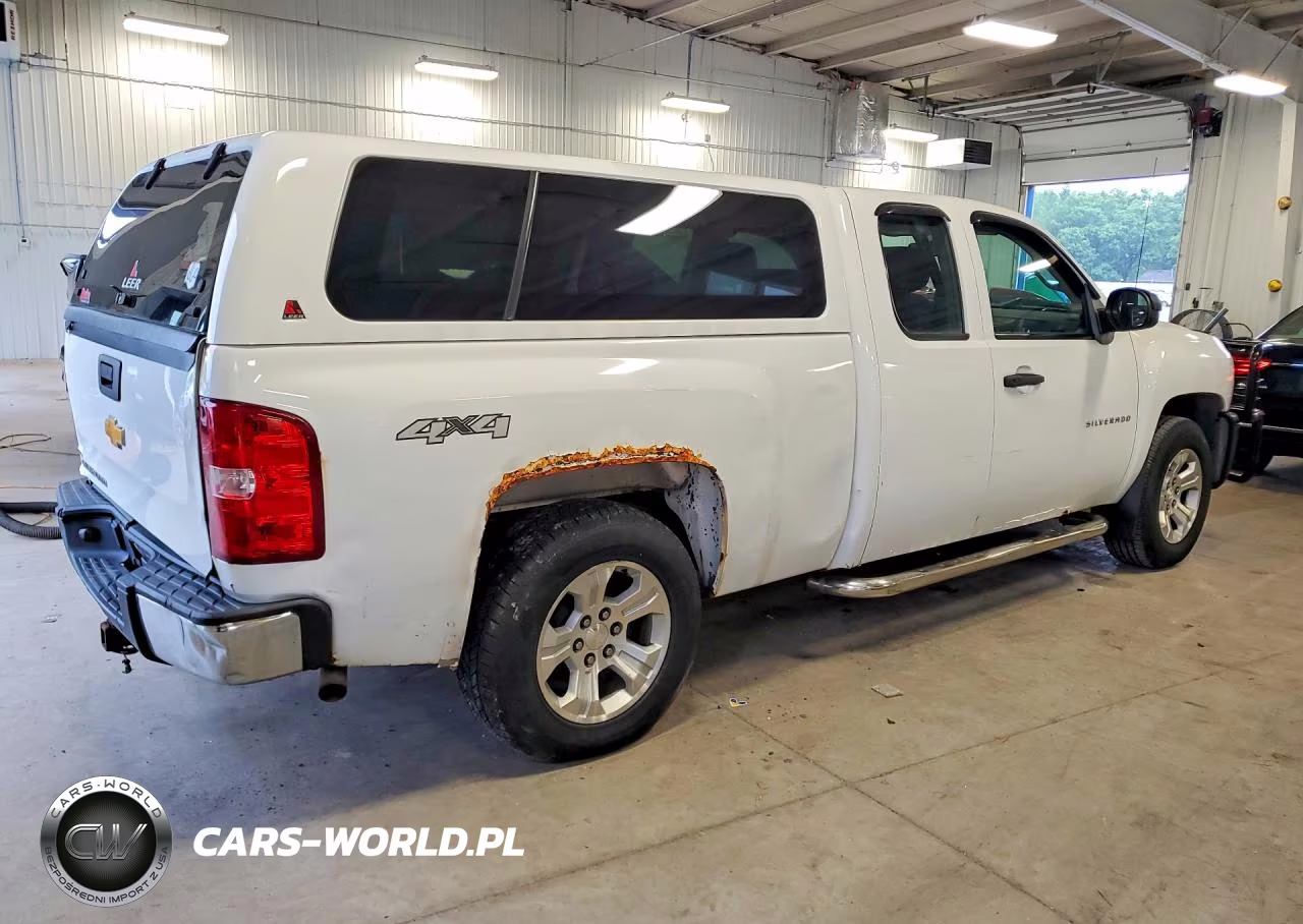 2011 Chevrolet Silverado K1500 VIN:1GCRKPEAXBZ270766 - 3
