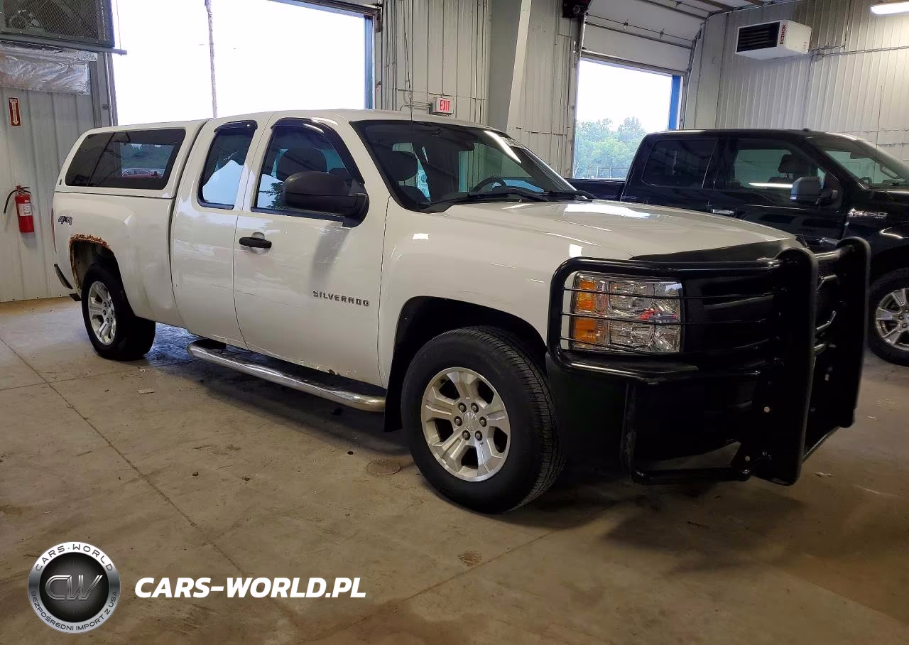 2011 Chevrolet Silverado K1500 VIN:1GCRKPEAXBZ270766 - 4
