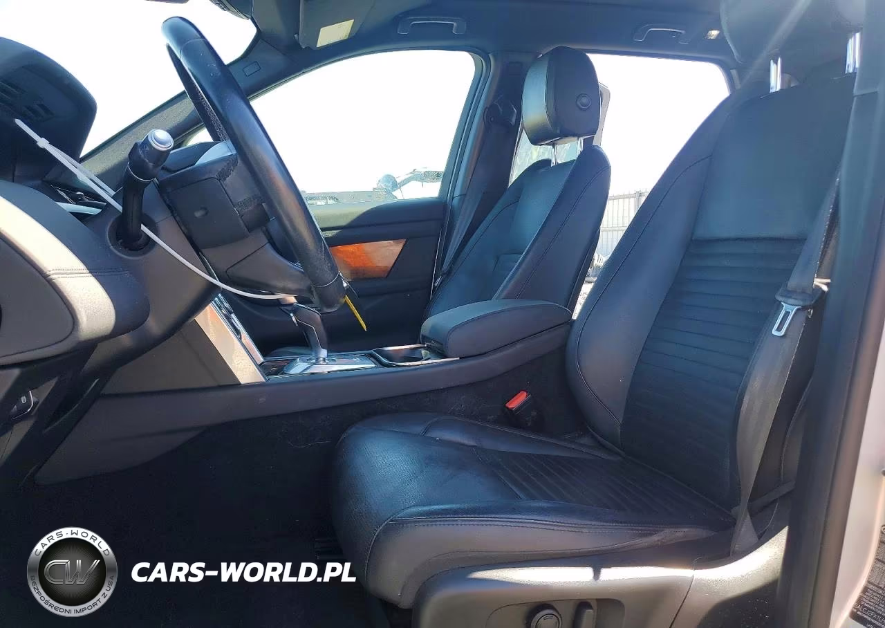 2020 Land Rover Discovery VIN:SALCJ2FX1LH859302 - 7