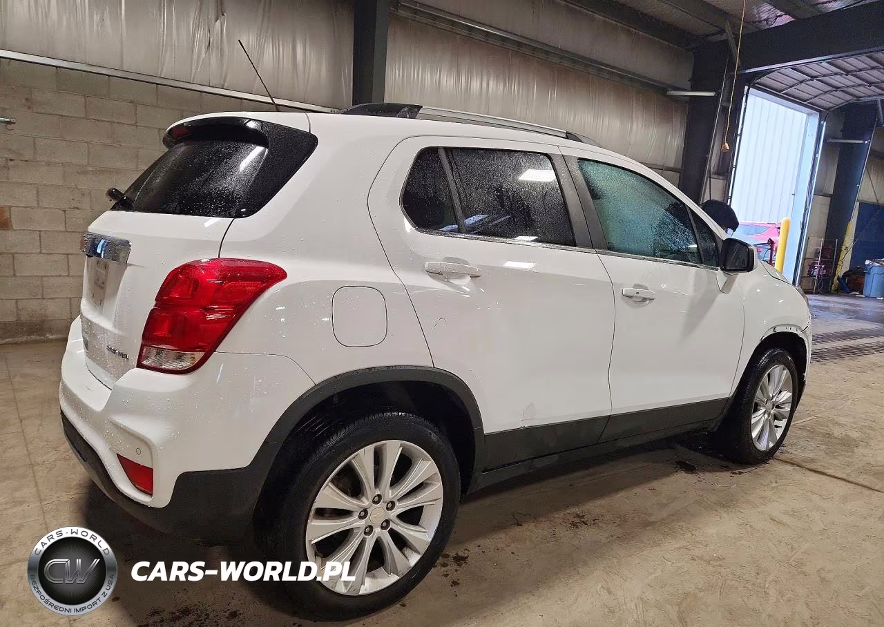 2020 Chevrolet Trax Premier VIN:3GNCJRSB3LL196804 - 3